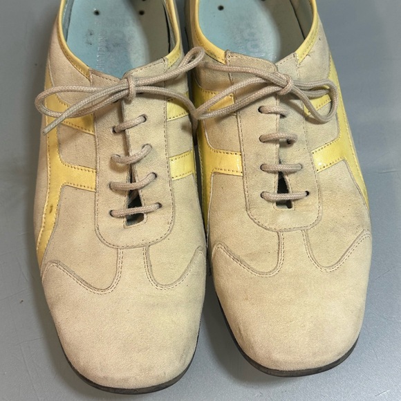 Mephisto size 7.5 light cream and yellow genuine suede and leather shoes - Picture 2 of 3